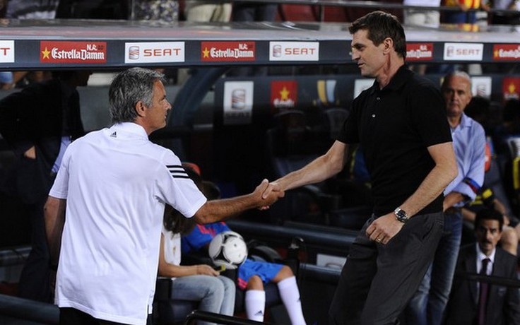 Mourinho chỉ trích trọng tài, Vilanova tiếc nuối