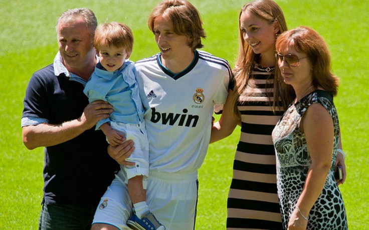 Vợ Modric là "cò" cầu thủ