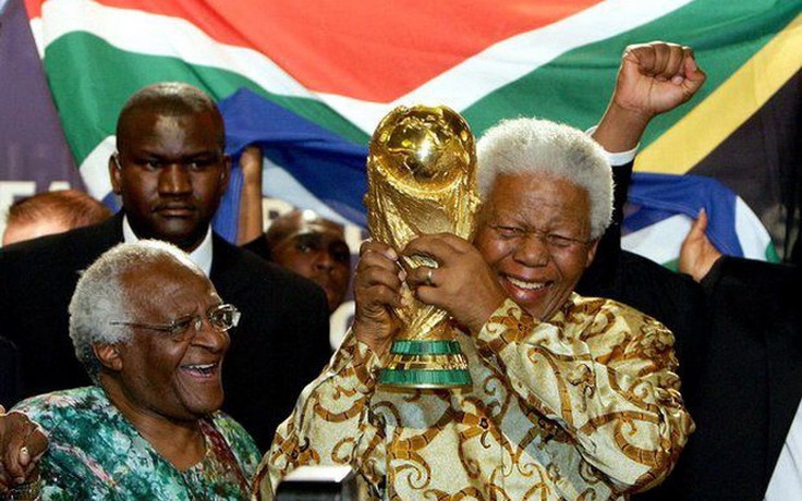 Giới cầu thủ tưởng nhớ Nelson Mandela