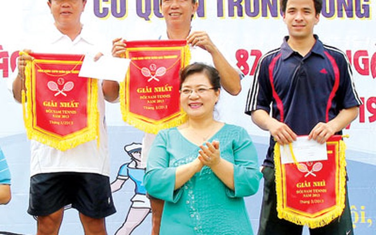 Cặp vận động viên Báo Thanh Niên vô địch giải quần vợt T.Ư Đoàn