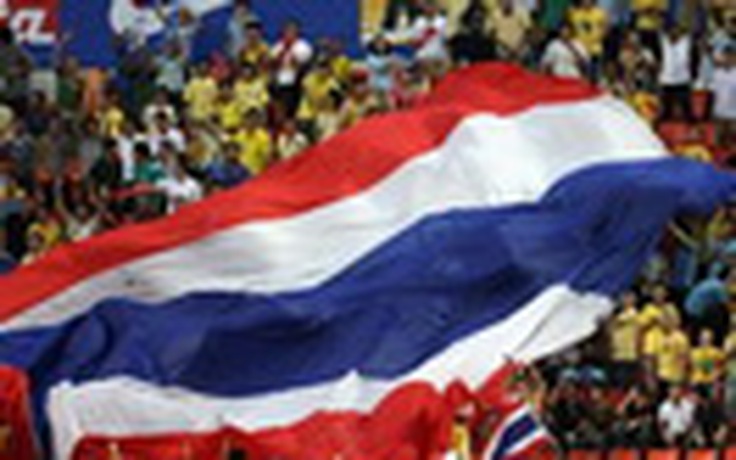 Bóng đá Thái Lan thoát lệnh “cấm vận”