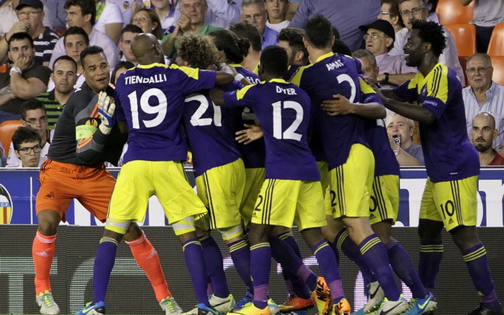 Tottenham và Swansea gây ấn tượng mạnh ở Europa League