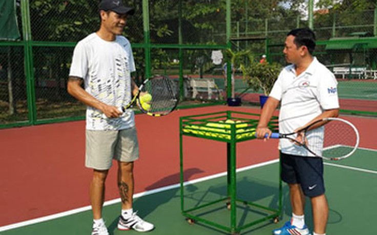 Nghề tay trái của VĐV - Kỳ 8: Ngôi sao điền kinh đi dạy quần vợt