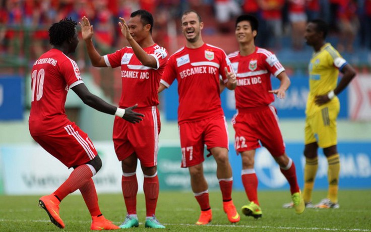 Đè bẹp HV.An Giang, B.Bình Dương đoạt ngôi đầu V-League 2014