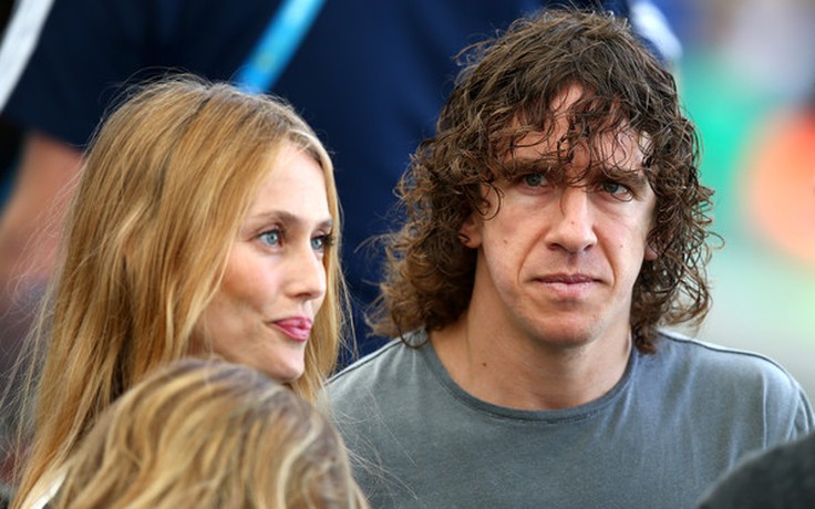 Puyol luyện xếp hình cùng bạn gái