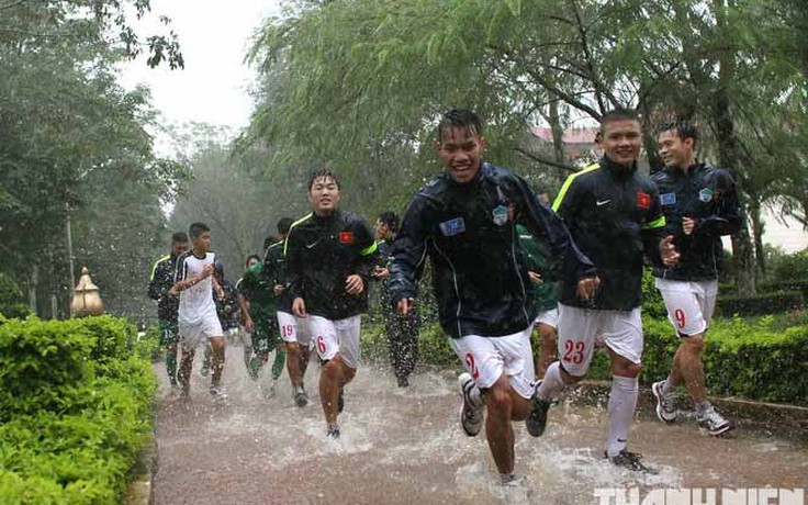 U.19 Việt Nam bị ‘ông trời’ cản trở