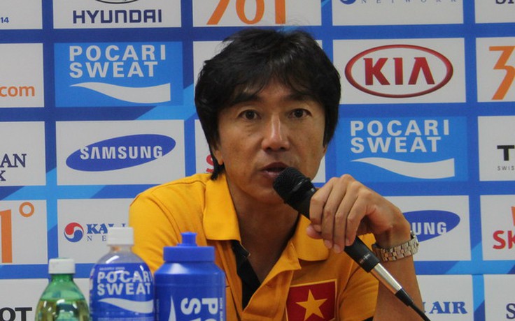 HLV Miura: Hàng phòng ngự Olympic Việt Nam vẫn làm tôi đau đầu