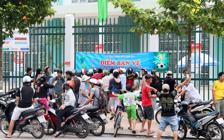 'Cháy' vé vào xem Công Phượng, Tuấn Anh