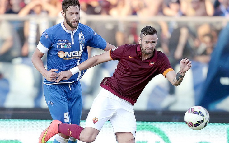 Trung vệ Castan của AS Roma phải phẫu thuật não