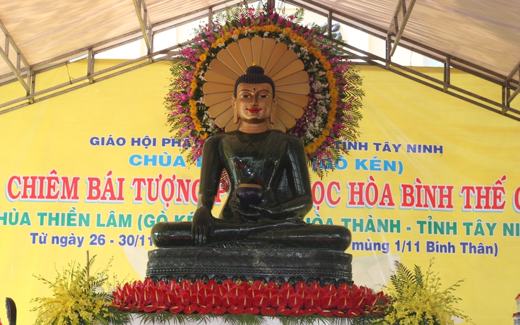 Cung nghinh tôn tượng Phật ngọc hòa bình thế giới nặng 4 tấn