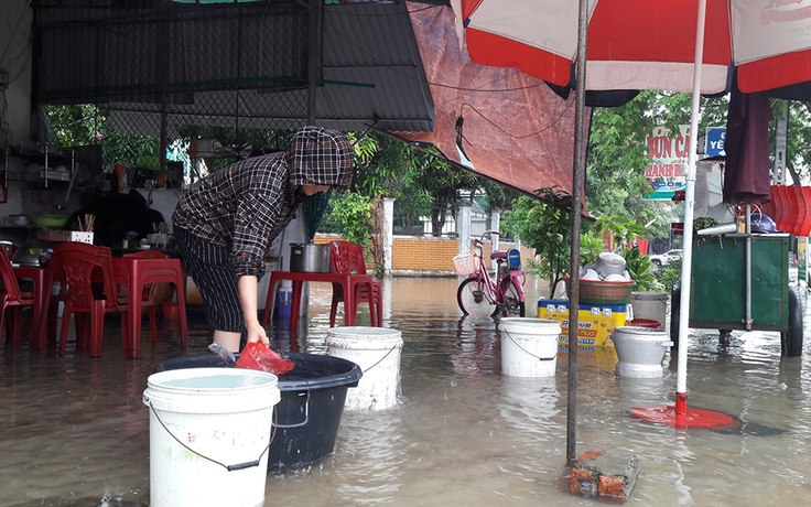 Nghệ An: Mưa lũ ngập đường, TP.Vinh vẫn thiếu nước sinh hoạt