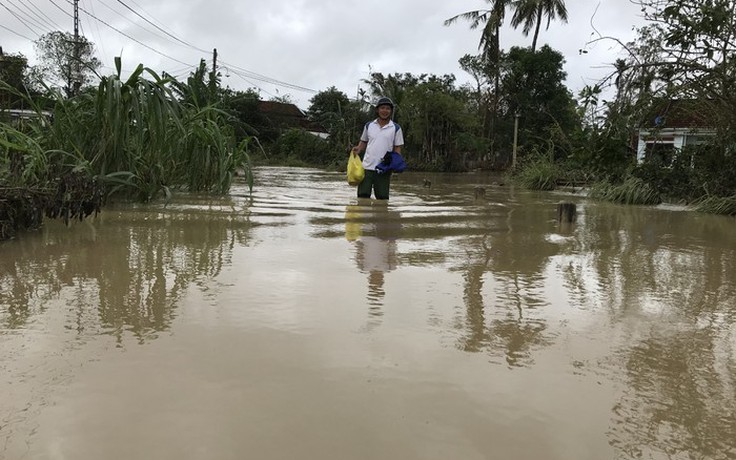Hết bão, người dân Quảng Ngãi lại lo chống lụt