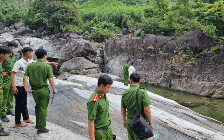 Quảng Ngãi: Sau lễ khai giảng, 2 học sinh tắm suối bị đuối nước tử vong