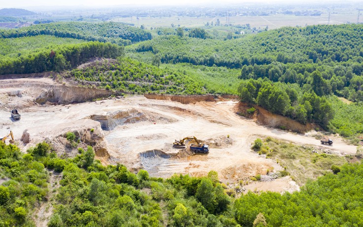 Quảng Ngãi: Đề nghị tạm ngừng khai thác ở mỏ đất Dông Cây Dừa