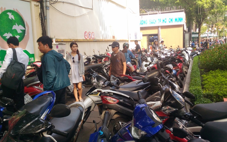 Quận 1 bố trí bãi giữ xe tạm cho đường sách Nguyễn Văn Bình