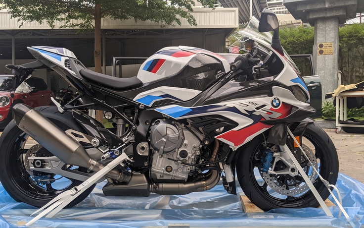 Siêu mô tô tiền tỉ BMW M 1000 RR đầu tiên về Việt Nam