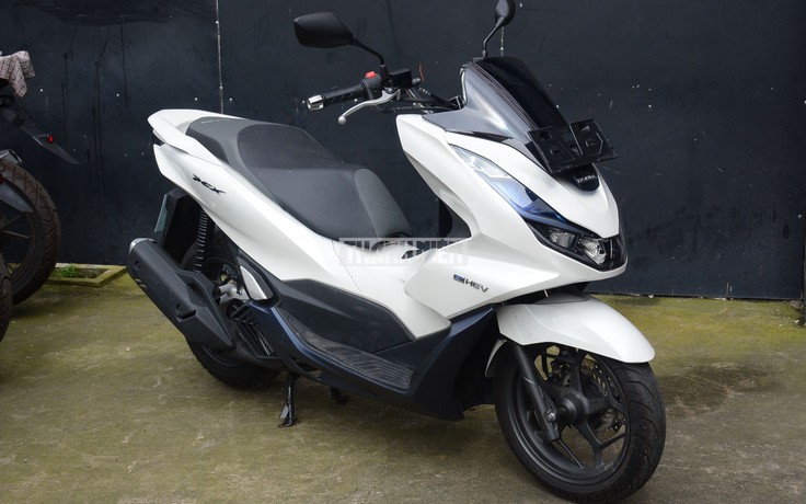 Xe tay ga lai xăng-điện Honda PCX e:HEV 2022 đầu tiên về Việt Nam