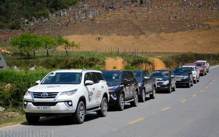 Toyota xuyên biên giới: Lên Tây Bắc giữa mùa hoa ban trắng