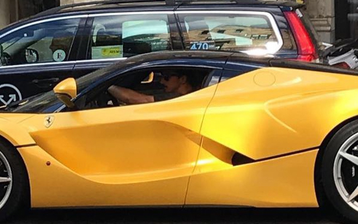Rời MU, Zlatan Ibrahimovic sắm siêu xe triệu đô Ferrari LaFerrari