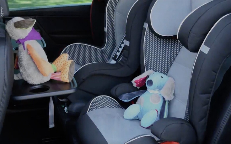 Tác hại của việc bỏ quên trẻ em trong ô tô và cách phòng tránh