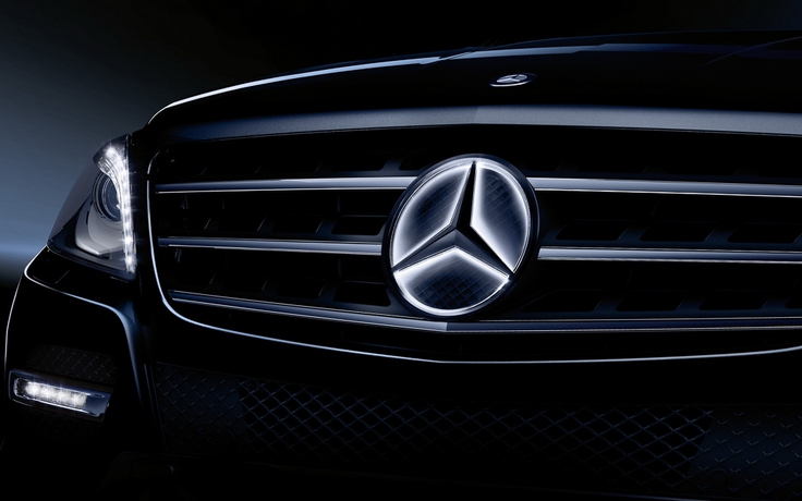 Triệu hồi gần 13.000 xe Mercedes do logo phát sáng bị lỗi