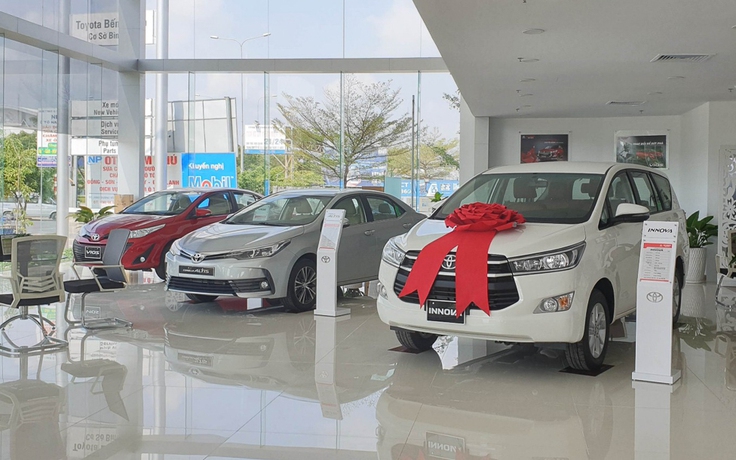 Mưa lũ hoành hành miền Trung, hai đại lý Toyota tạm dừng hoạt động