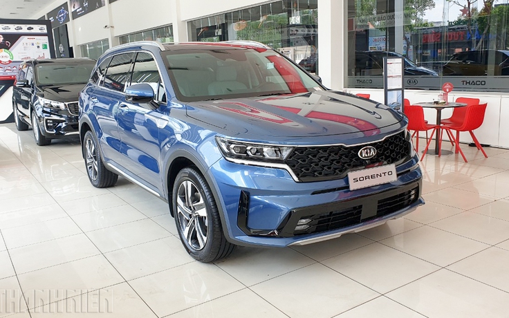 KIA Sorento giảm giá 100 triệu đồng, tăng lực cạnh tranh Hyundai Santa Fe