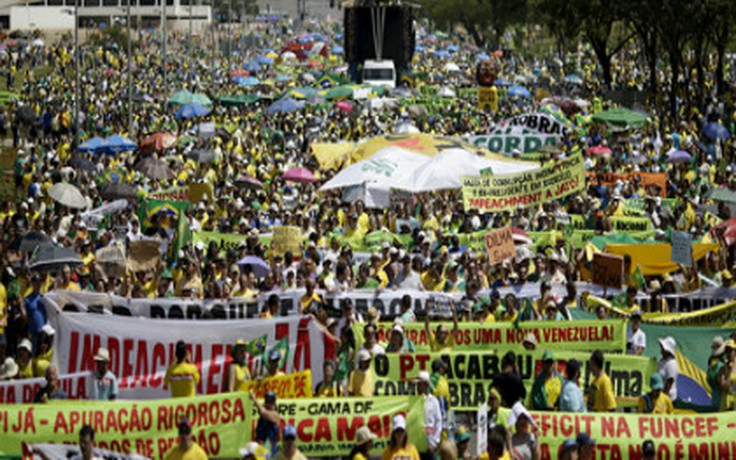 Người Brazil tiếp tục biểu tình phản đối tổng thống Dilma Rousseff