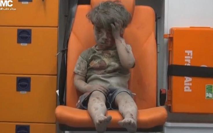 Anh trai 'cậu bé Syria' qua đời sau trận không kích