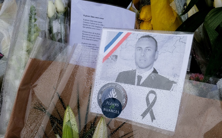 Chính trị gia bị bắt vì vui mừng trước cái chết của 'anh hùng nước Pháp'