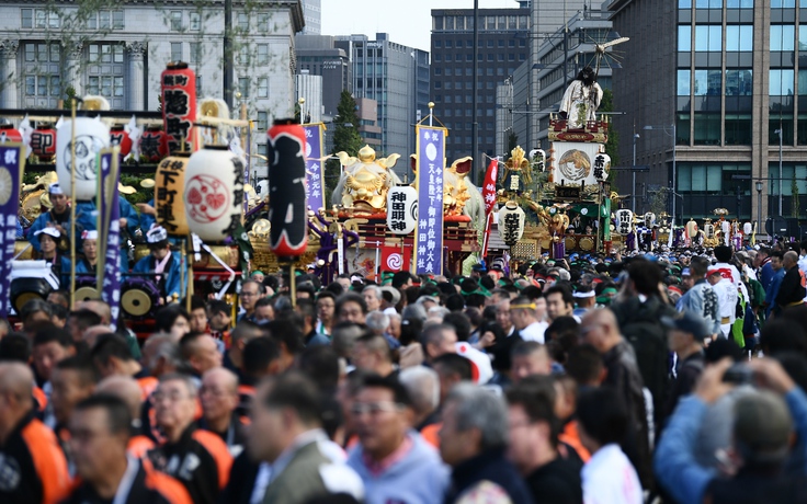 Hàng chục ngàn người diễu hành mừng Nhật hoàng Naruhito lên ngôi