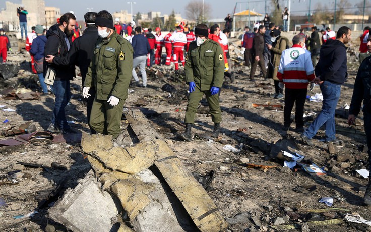 Iran có thể nhờ Pháp, Canada giúp giải mã hộp đen máy bay Ukraine rơi