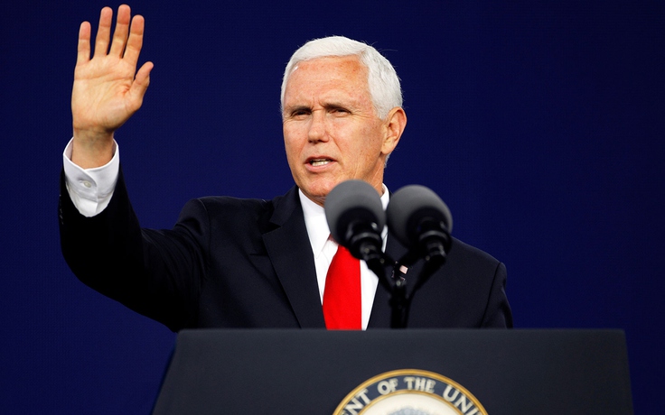 Cựu Phó tổng thống Mỹ Mike Pence đặt máy trợ tim