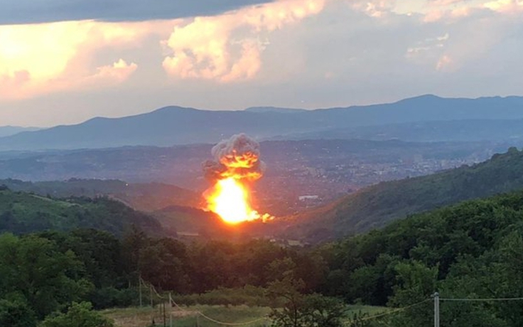 Nổ lớn tại nhà máy vũ khí Serbia, người dân sơ tán khẩn