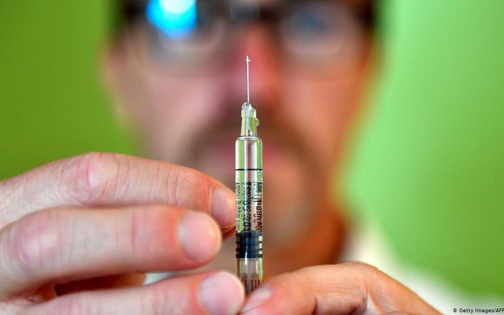 Anh tiêm thử nghiệm vắc xin ngừa HIV