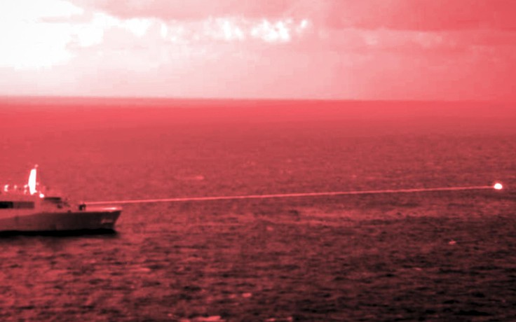 Xem tàu hải quân Mỹ bắn laser phá hủy mục tiêu tại vịnh Aden