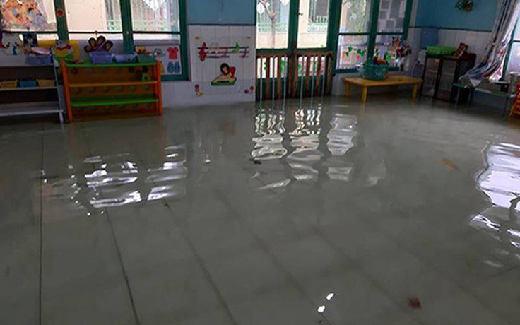 TP.HCM vẫn còn nhiều trường ngập nước sau bão số 9