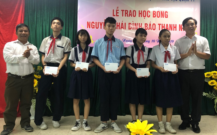 15 học sinh nhận học bổng Nguyễn Thái Bình