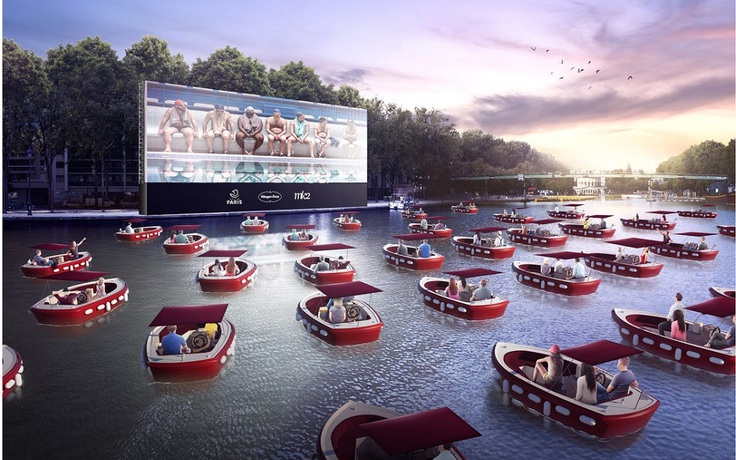 Pháp mở rạp chiếu phim trên sông Seine giữa mùa dịch