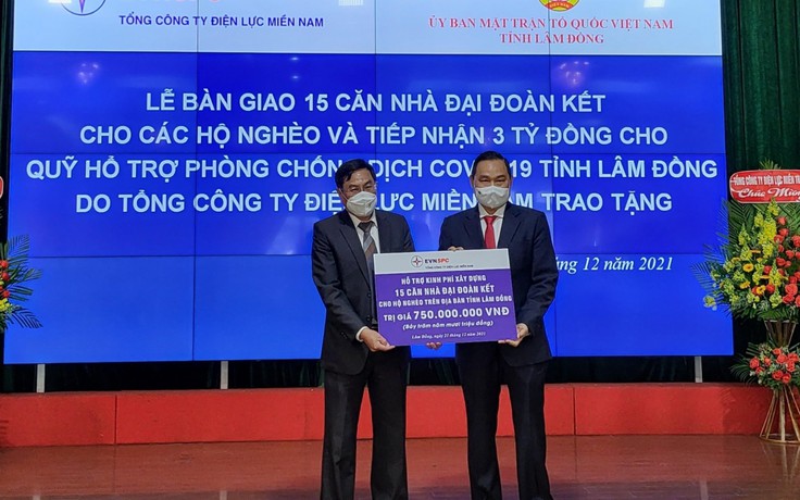 Bàn giao nhà đại đoàn kết cho hộ nghèo ở Lâm Đồng