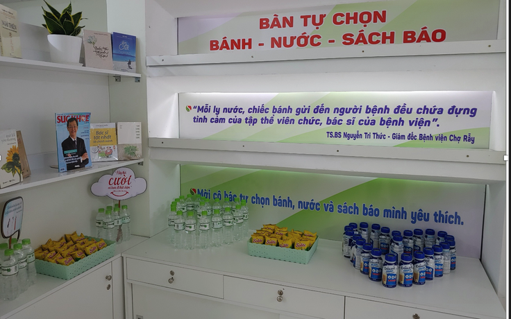 BV Chợ Rẫy: Mở “Bàn tự chọn bánh - nước - sách báo” phục vụ người bệnh