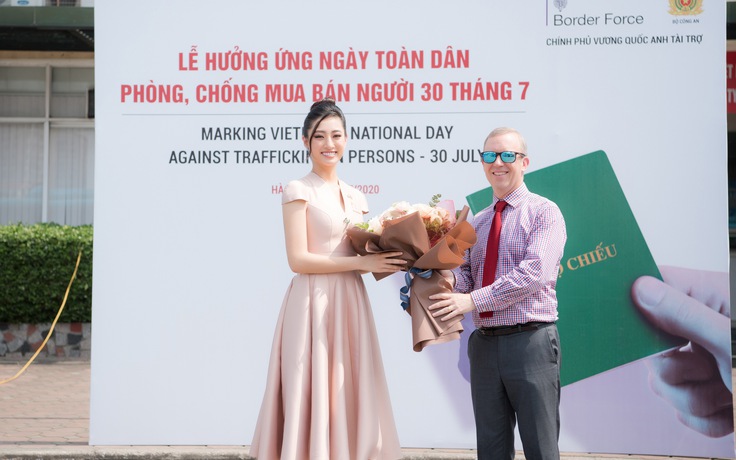 Hoa hậu Lương Thùy Linh đồng hành cùng Đại sứ quán Anh phòng, chống nạn buôn người