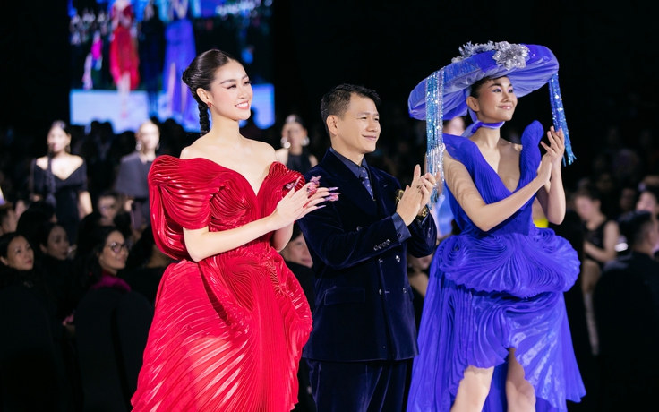 Hoa hậu Khánh Vân, Thanh Hằng mở màn Tuần lễ Thời trang Quốc tế Việt Nam Thu Đông 2022
