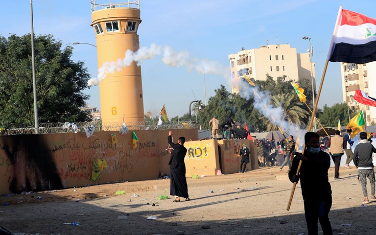 Vùng Xanh bị tấn công, đạn pháo nổ sát Đại sứ quán Mỹ tại Baghdad