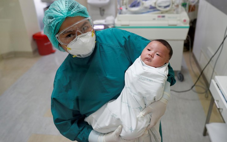 8 trẻ nhỏ tại Tokyo nhiễm Covid-19, 1 trẻ sơ sinh phục hồi ở Thái Lan