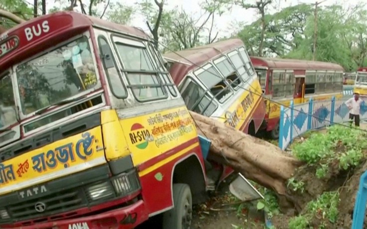 Siêu bão làm 95 người thiệt mạng ở Ấn Độ, Bangladesh