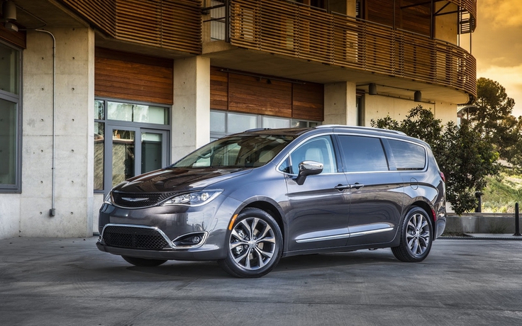 Chrysler Pacifica 2017 - đối thủ của Toyota Sienna