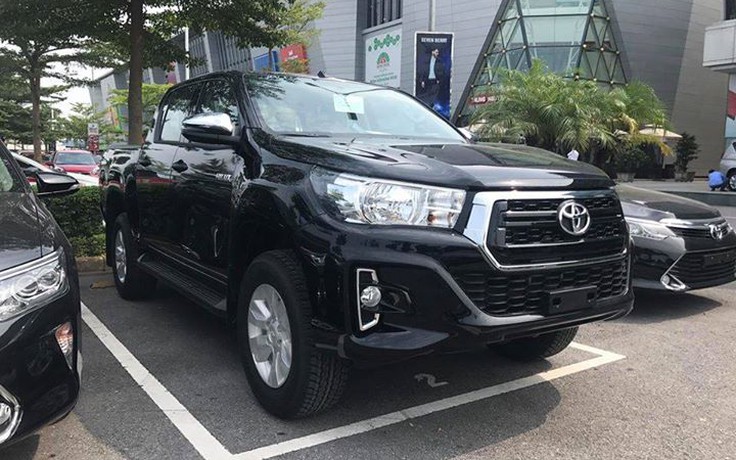 Toyota Hilux 2.4E bản mới tại Việt Nam có gì mới?