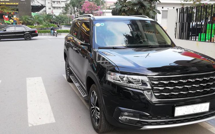 Tưởng nhầm xe sang, chiếc SUV Trung Quốc bị 'vặt' gương