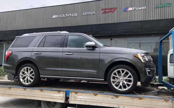 'Khủng long' Ford Expedition 2019 đầu tiên về Việt Nam